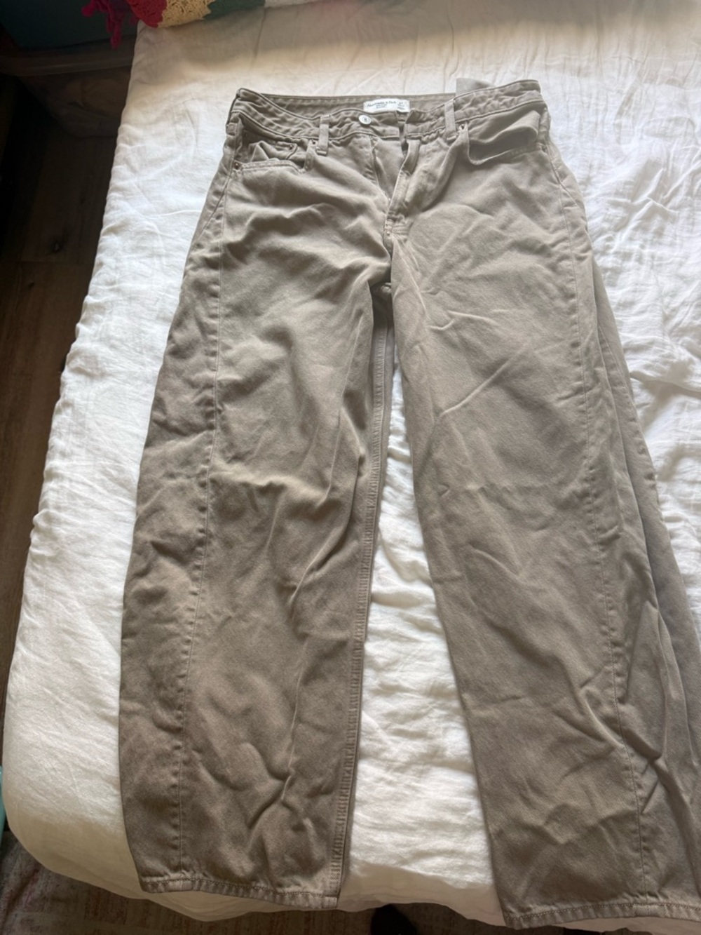 Abercrombie & Fitch women’s barrel jeans in Light Brown